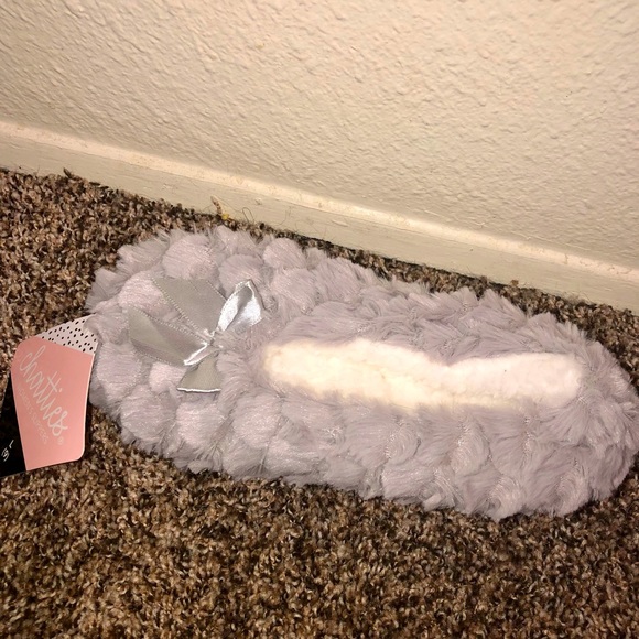 Fuzzy Women’s slippers - Picture 4 of 5